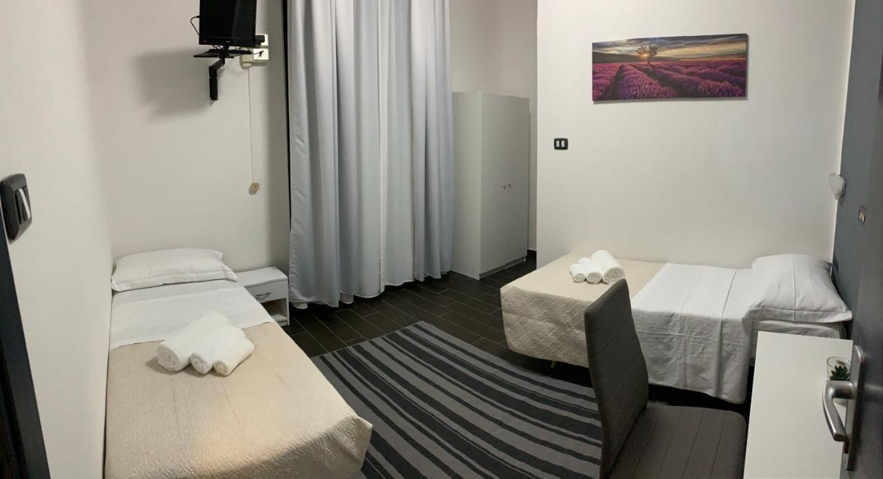 Hotel Neyra Beach Rimini Exterior photo